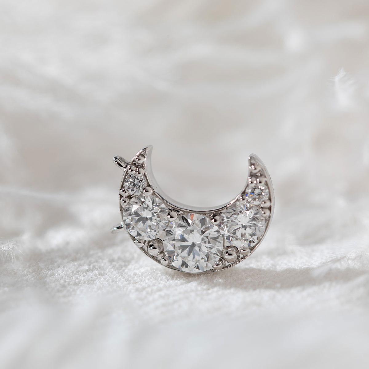 14K Gold Round Brilliant Cut Lab Diamond Five-Stone Moon Pendant Necklace – Bezel Set Diamond Necklace for Men & Women 14K Gold Round Brilliant Cut Lab Diamond Five-Stone Moon Pendant Necklace – Bezel Set Diamond Necklace for Men & Women
