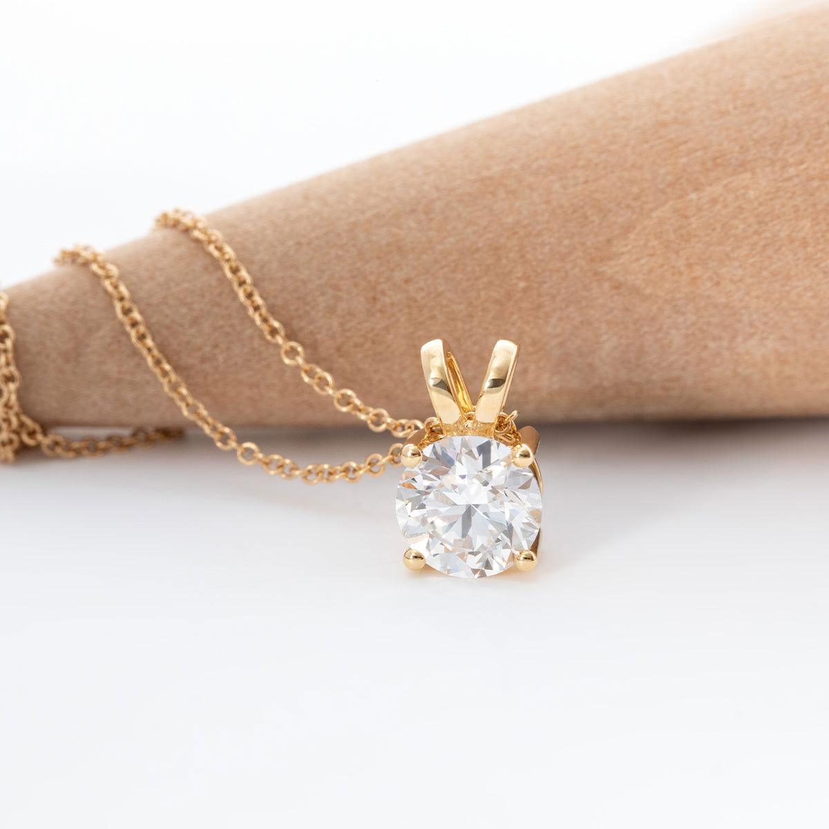 18K Yellow Gold 1.5ct Round Lab Diamond Round Prong Basket Setting Necklace 18K Yellow Gold 1.5ct Round Lab Diamond Round Prong Basket Setting Necklace