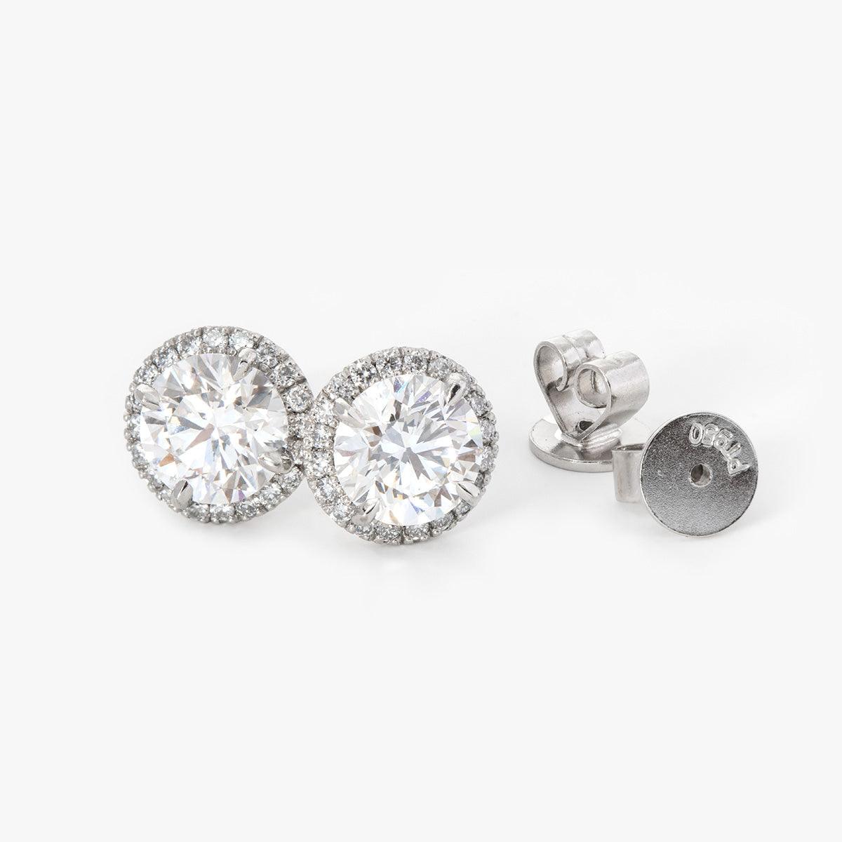 Pt950 Round Brilliant Cut Diamond Halo Stud Earrings Pt950 Round Brilliant Cut Diamond Halo Stud Earrings