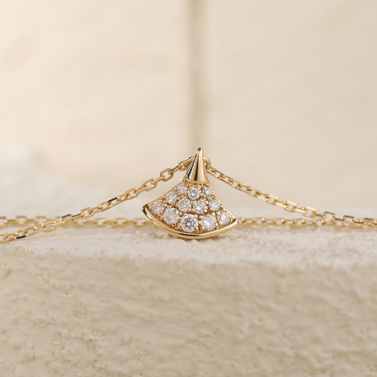 18K Yollow Gold Round Lab Diamond Skirt Pendant Necklace 18K Yollow Gold Round Lab Diamond Skirt Pendant Necklace