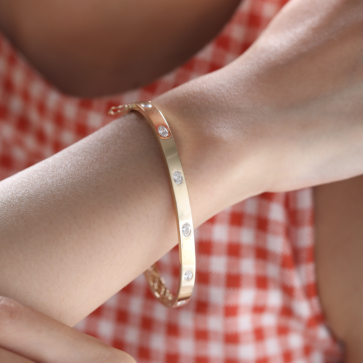 14K Yellow Gold Oval Cut and Princess Cut Lab Diamond Bezel Bangle Bracelet 14K Yellow Gold Oval Cut and Princess Cut Lab Diamond Bezel Bangle Bracelet