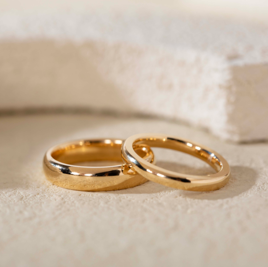 18K Yellow Gold Wedding Band Set 18K Yellow Gold Wedding Band Set