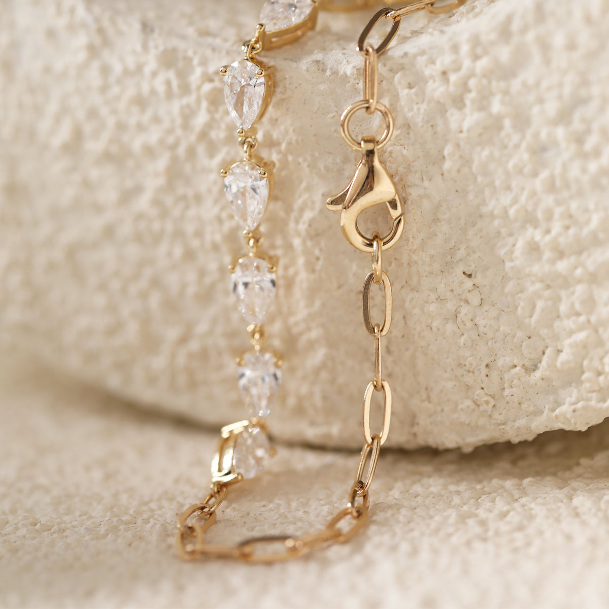 18K Yellow Gold Pear Lab Diamond 9 Stone Chain Bracelet 18K Yellow Gold Pear Lab Diamond 9 Stone Chain Bracelet