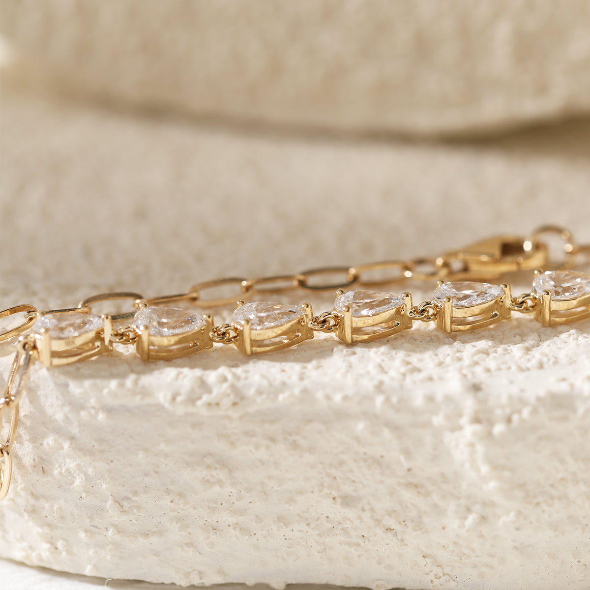 18K Yellow Gold Pear Lab Diamond 9 Stone Chain Bracelet 18K Yellow Gold Pear Lab Diamond 9 Stone Chain Bracelet