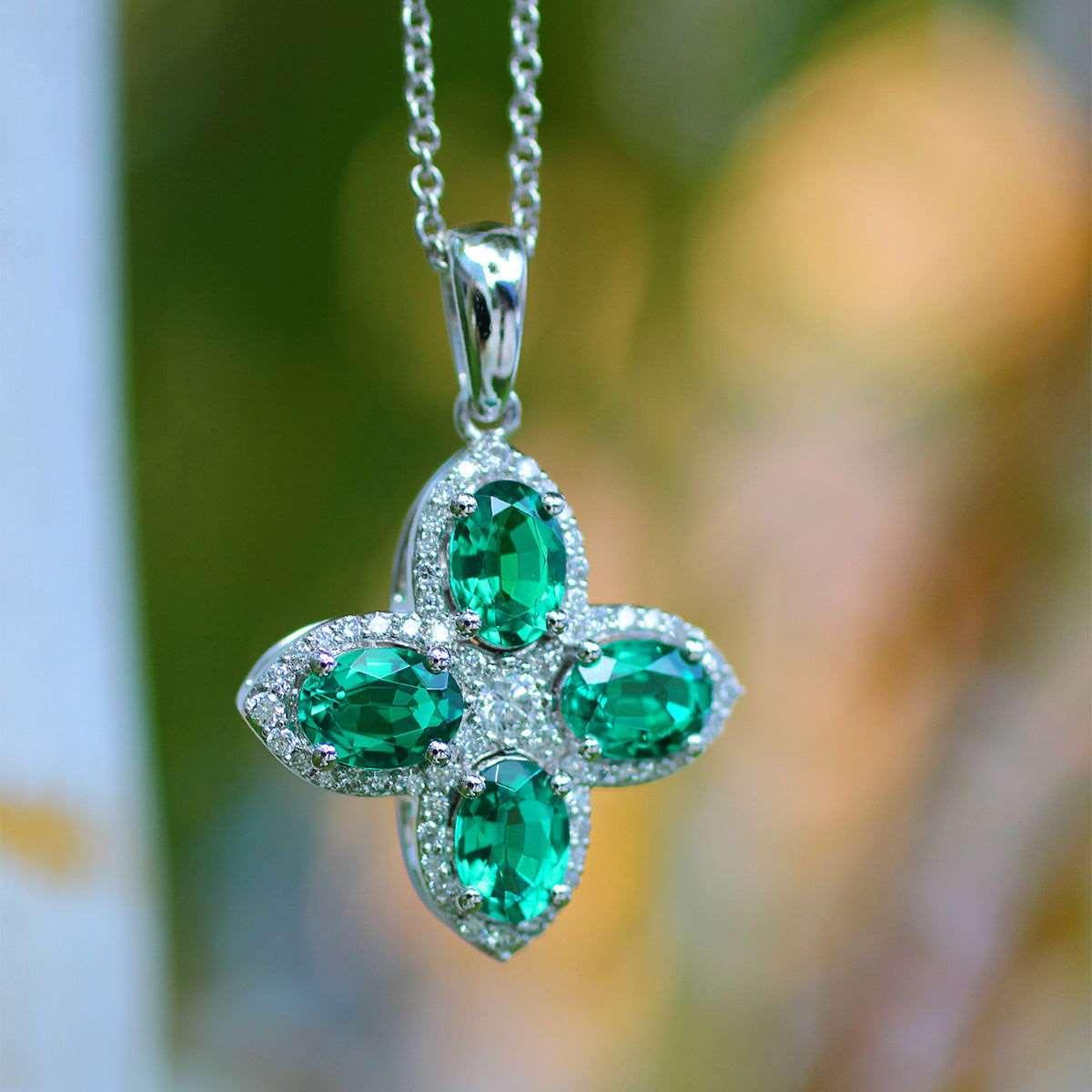 Platinum Oval Cut Lab Colombian Emerald Four-leaf Clover Lab Diamond Halo Necklace Platinum Oval Cut Lab Colombian Emerald Four-leaf Clover Lab Diamond Halo Necklace