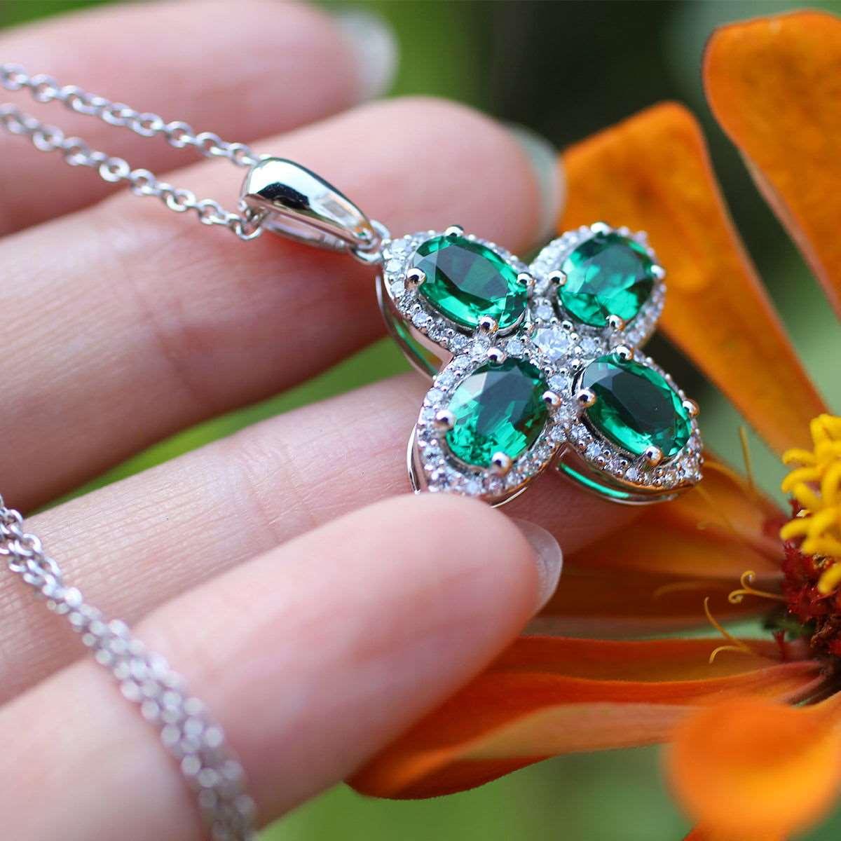 Platinum Oval Cut Lab Colombian Emerald Four-leaf Clover Lab Diamond Halo Necklace Platinum Oval Cut Lab Colombian Emerald Four-leaf Clover Lab Diamond Halo Necklace